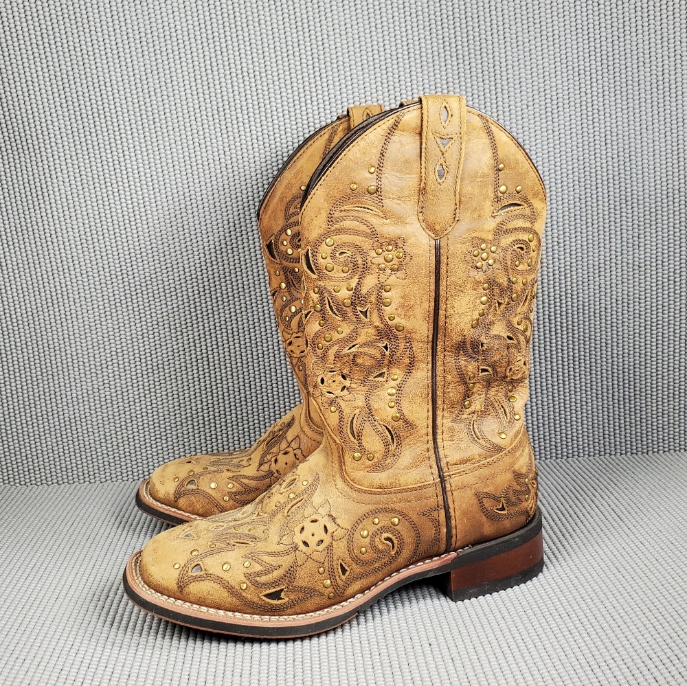 Laredo Brown Embroidered Winter Boots - Picture 2 of 14